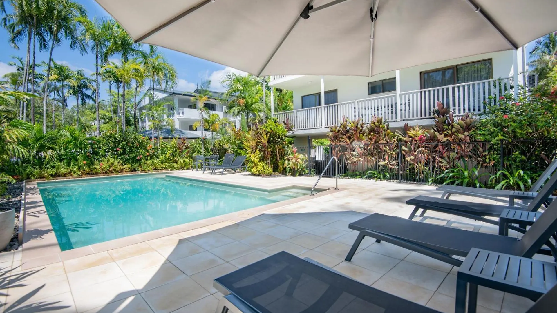 Unit 4 @ Tropical Reef Apartments Port Douglas