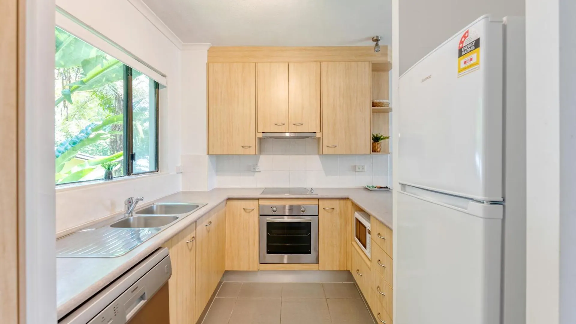 Unit 4 @ Tropical Reef Apartments Port Douglas