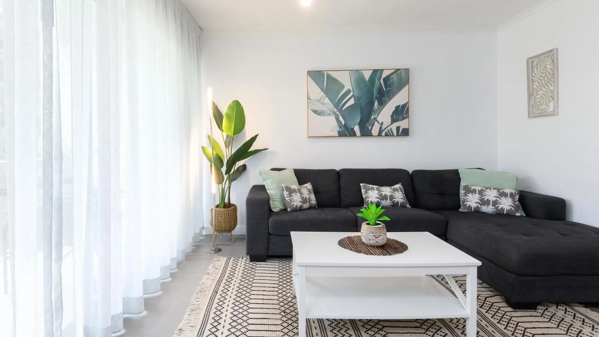 Unit 4 @ Tropical Reef Apartments Port Douglas Australia