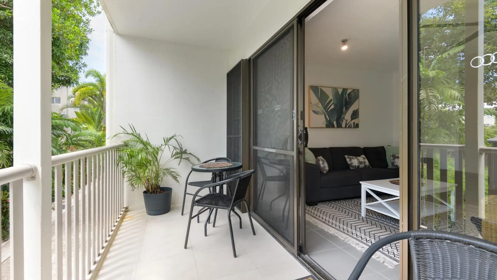 Unit 4 @ Tropical Reef Apartments Port Douglas