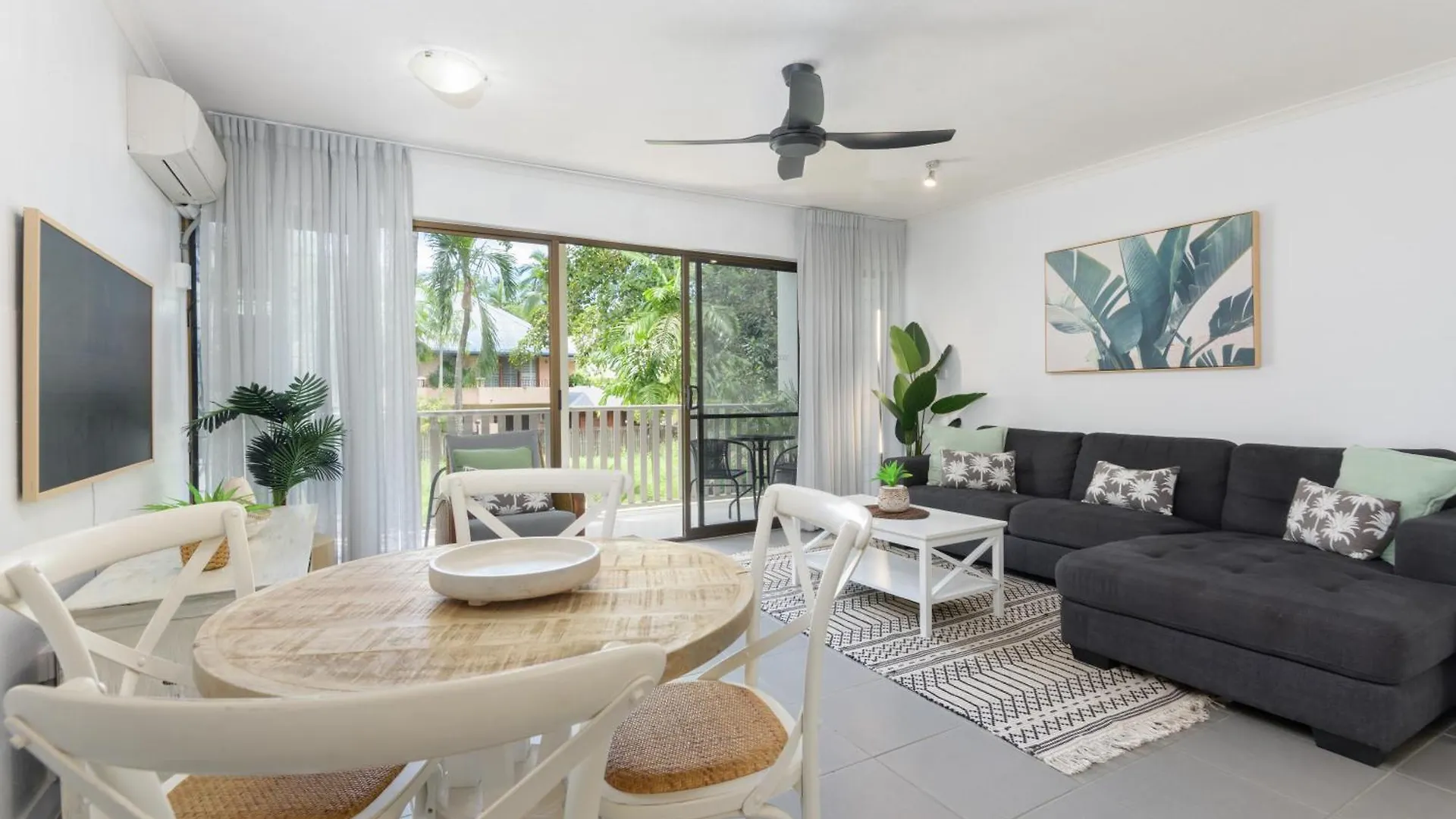 Unit 4 @ Tropical Reef Apartments location
